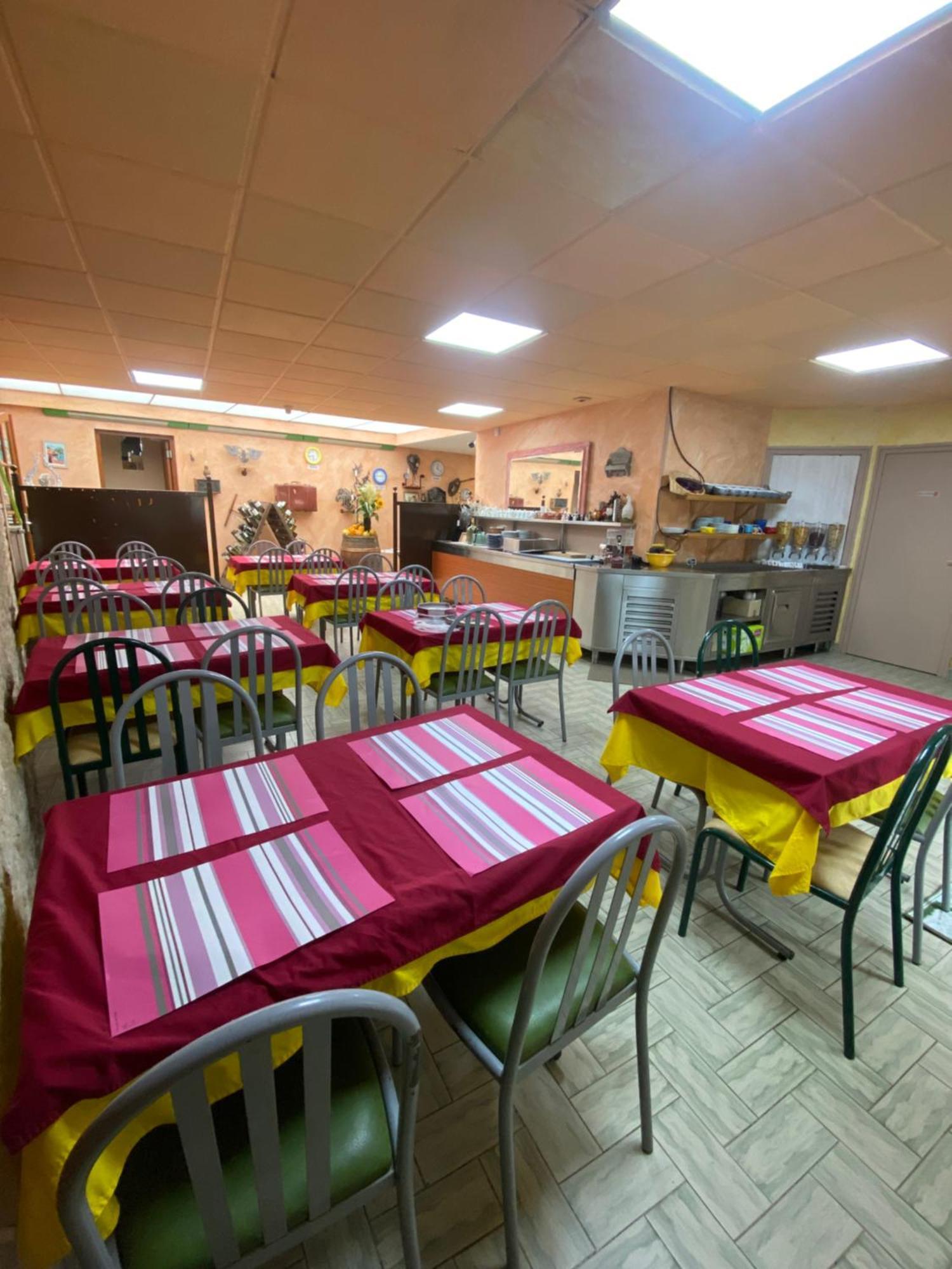 Hotel Restaurant La Place Malay  Екстер'єр фото